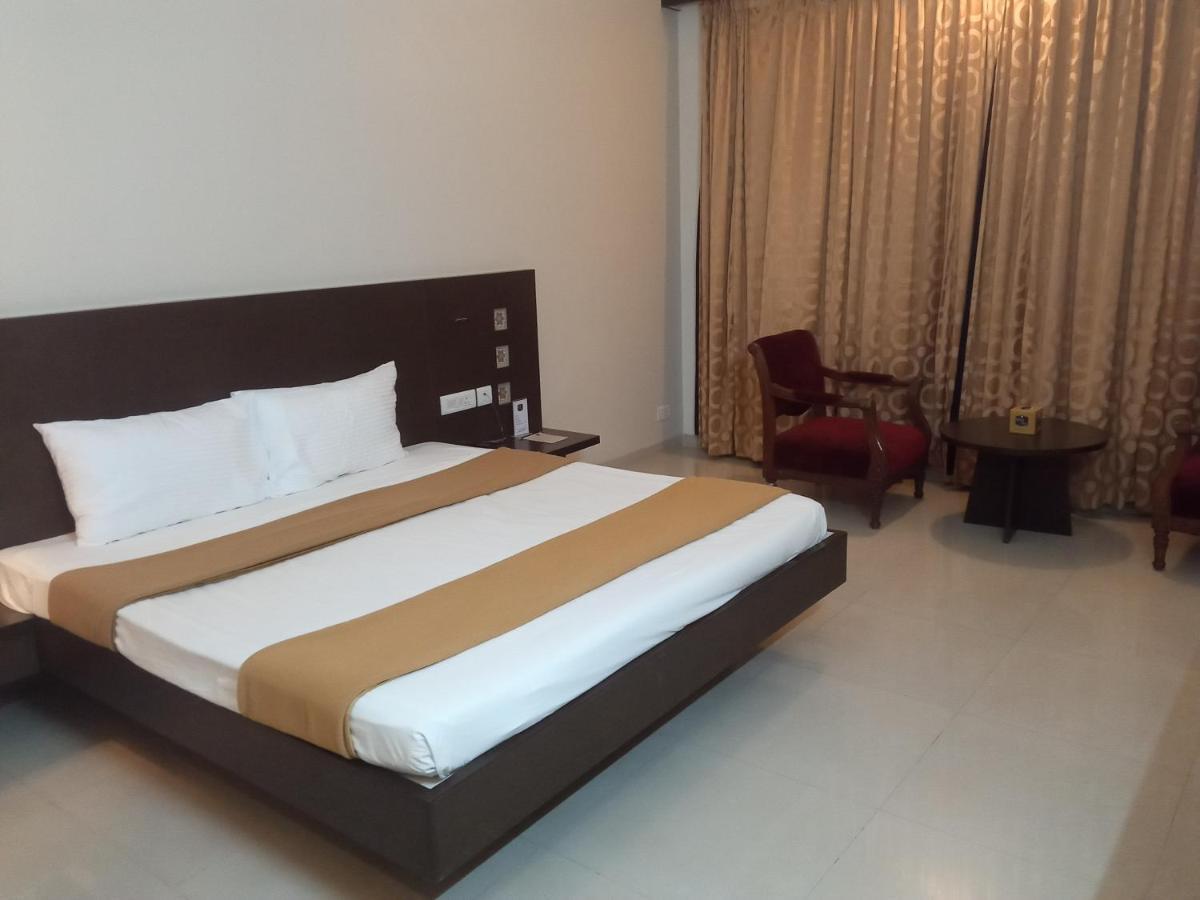Rns One Hotel Subrahmanya Ngoại thất bức ảnh