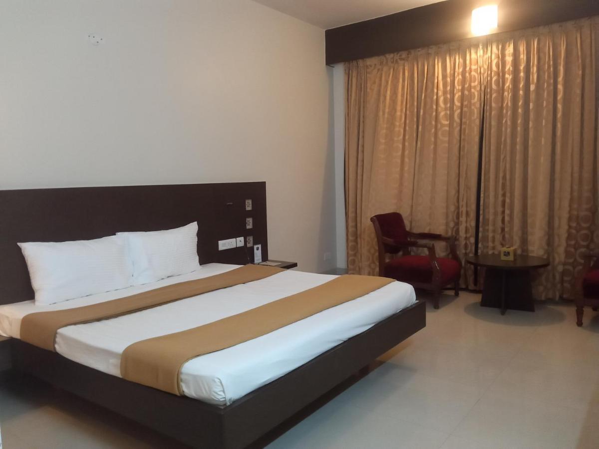 Rns One Hotel Subrahmanya Ngoại thất bức ảnh