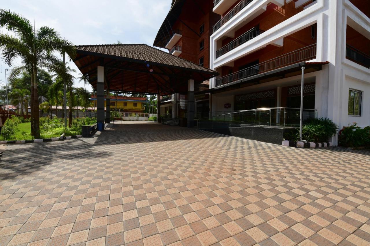 Rns One Hotel Subrahmanya Ngoại thất bức ảnh